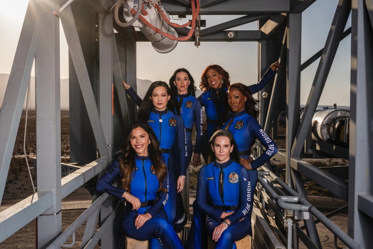 Katy Perry, Gayle King, Aisha Bowe, Kerianne Flynn, Lauren Sánchez i Amanda Nguyen