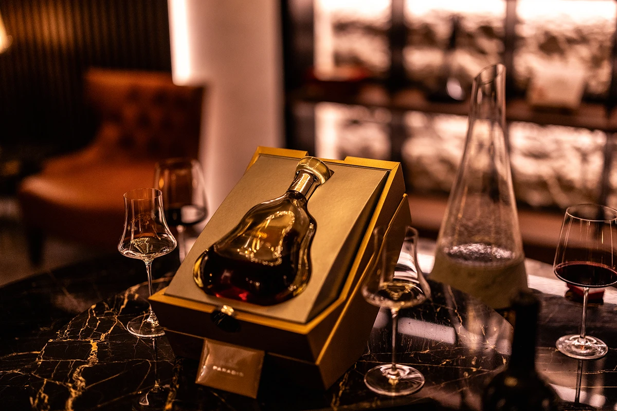 Cigar club Apeiro by Mareva