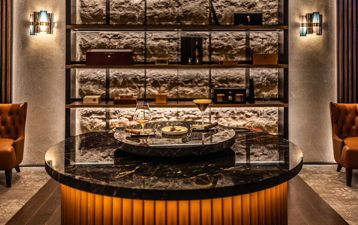 Apeiro City Avant-garde hotel