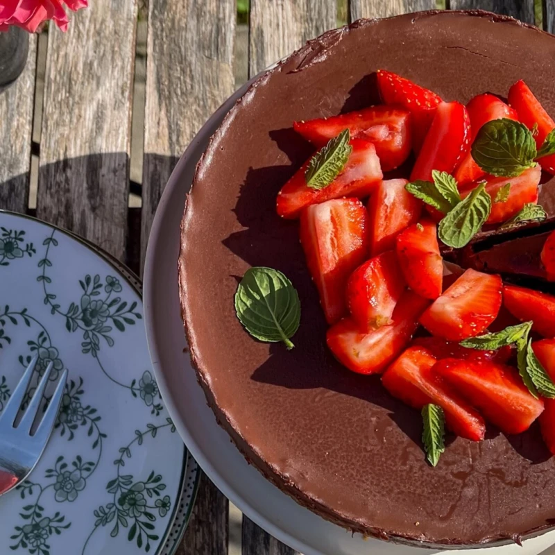 Torta od čokolade i jagoda