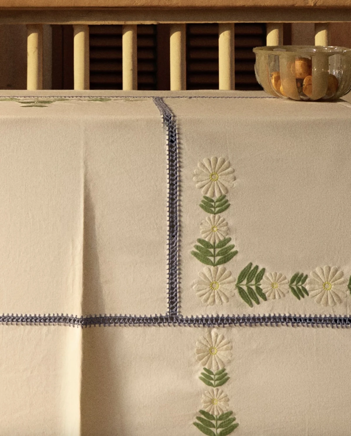 ZARA HOME PAMUČNI STOLNJAK S KONTRASTNIM VEZOM 129 € 