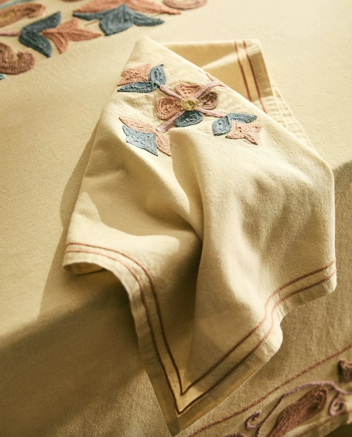 ZARA HOME KOMPLET IZVEZENIH PAMUČNIH SALVETA (KOMPLET OD 2 KOM.) 21,99 € 