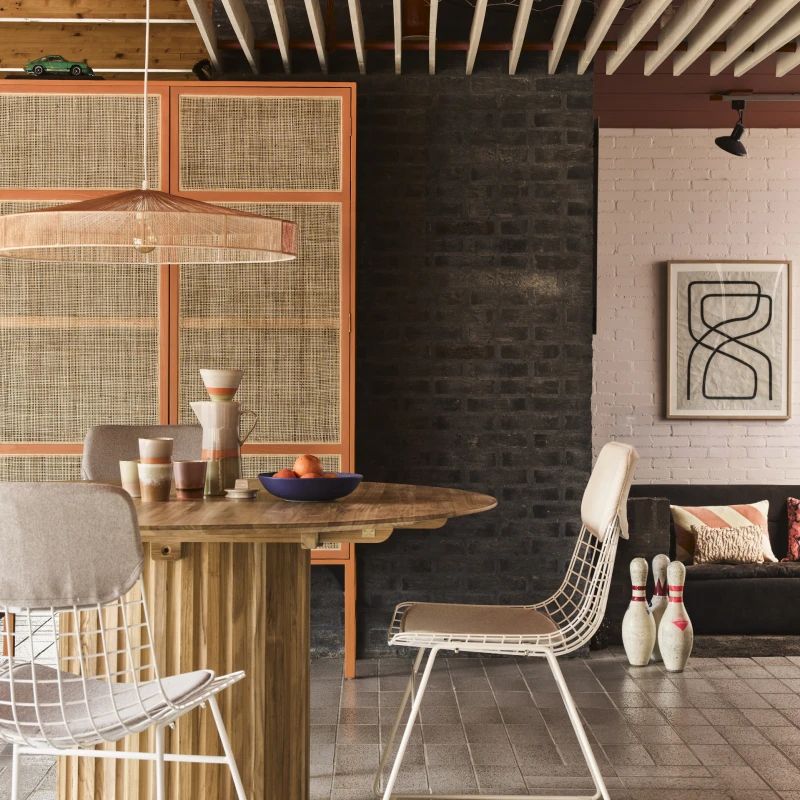 Pillar dining table/Alexander van Berge/trika showroom 