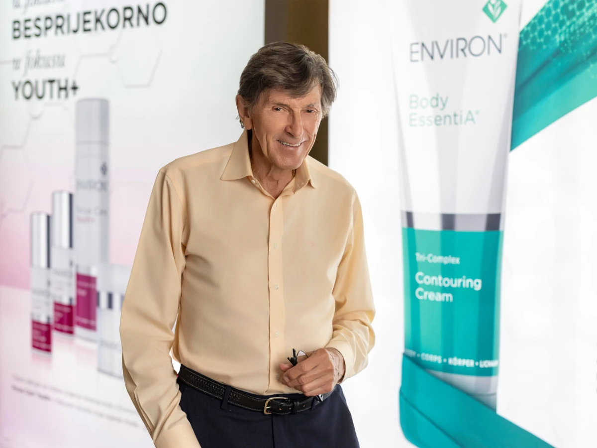 Dr Des Fernandes 