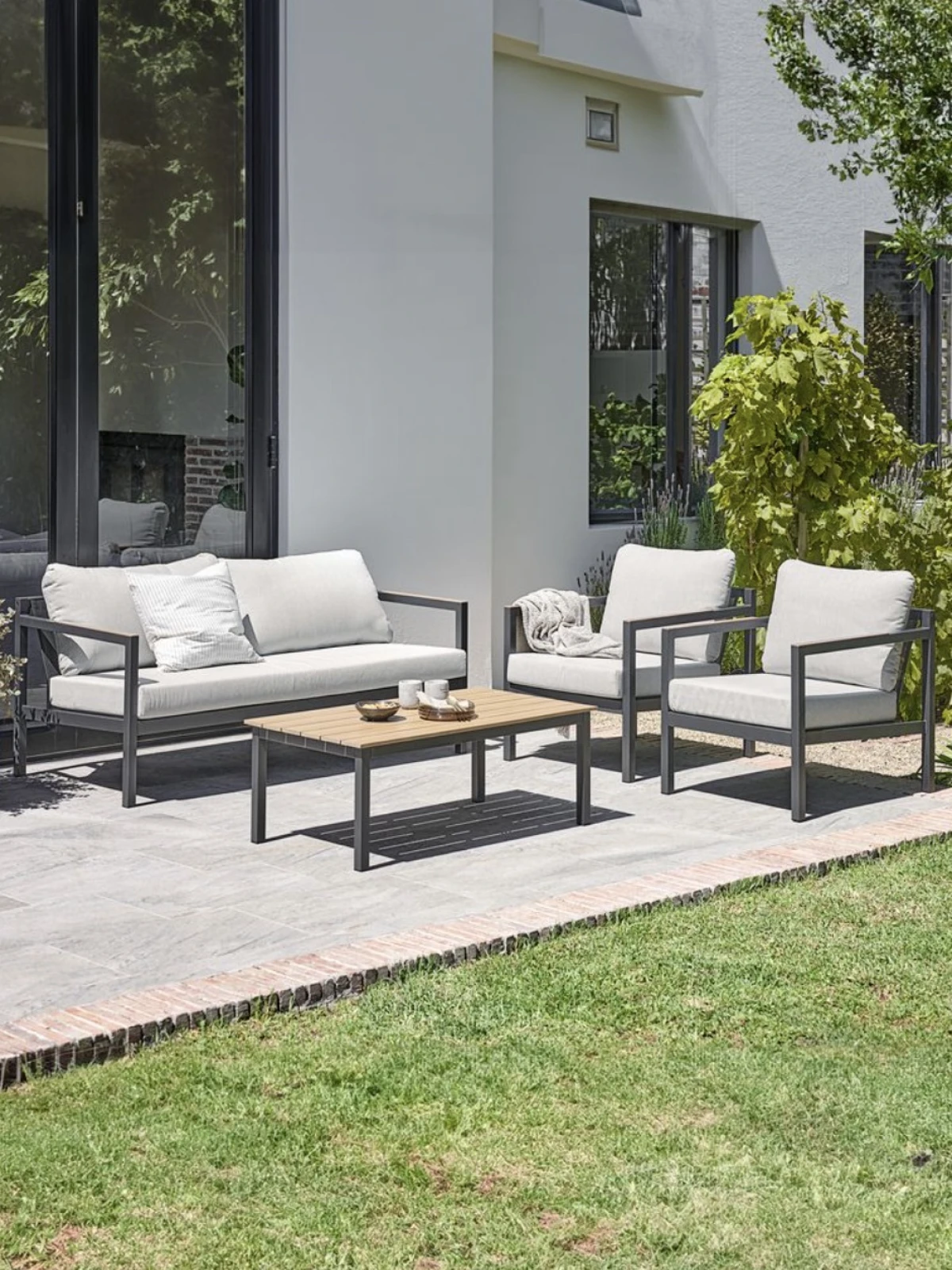 jysk Vrtna garnitura BEJSTRUP, prije 999,- € /set, sada 600,- € /set