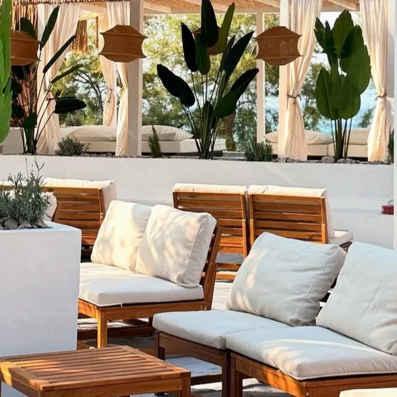 cool beach bar sutivan