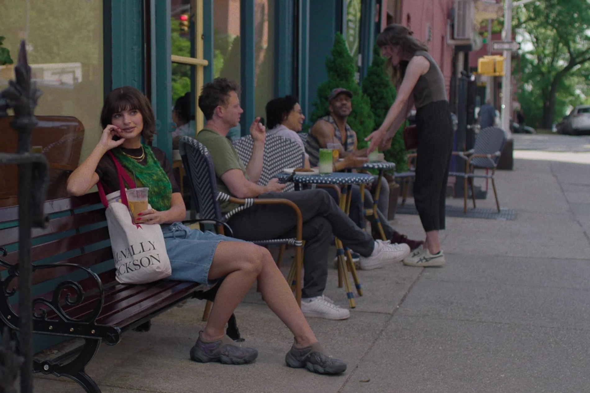 Megan Stalter i Emily Ratajkowski otkrile tajne sa seta serije Too Much