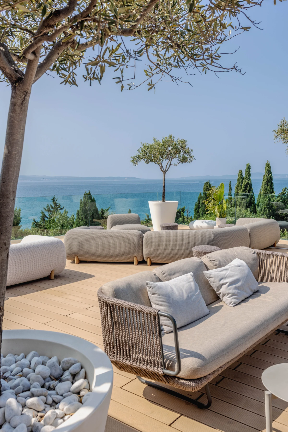 Zavirite u MINT Bar, novo mjesto za opuštanje s pogledom u Splitu