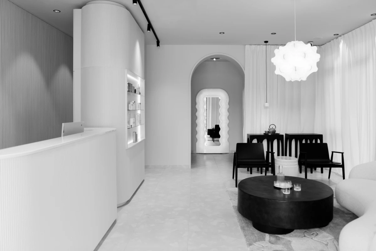 Smart dermatologija: pro age njega kože u Poliklinici Estera