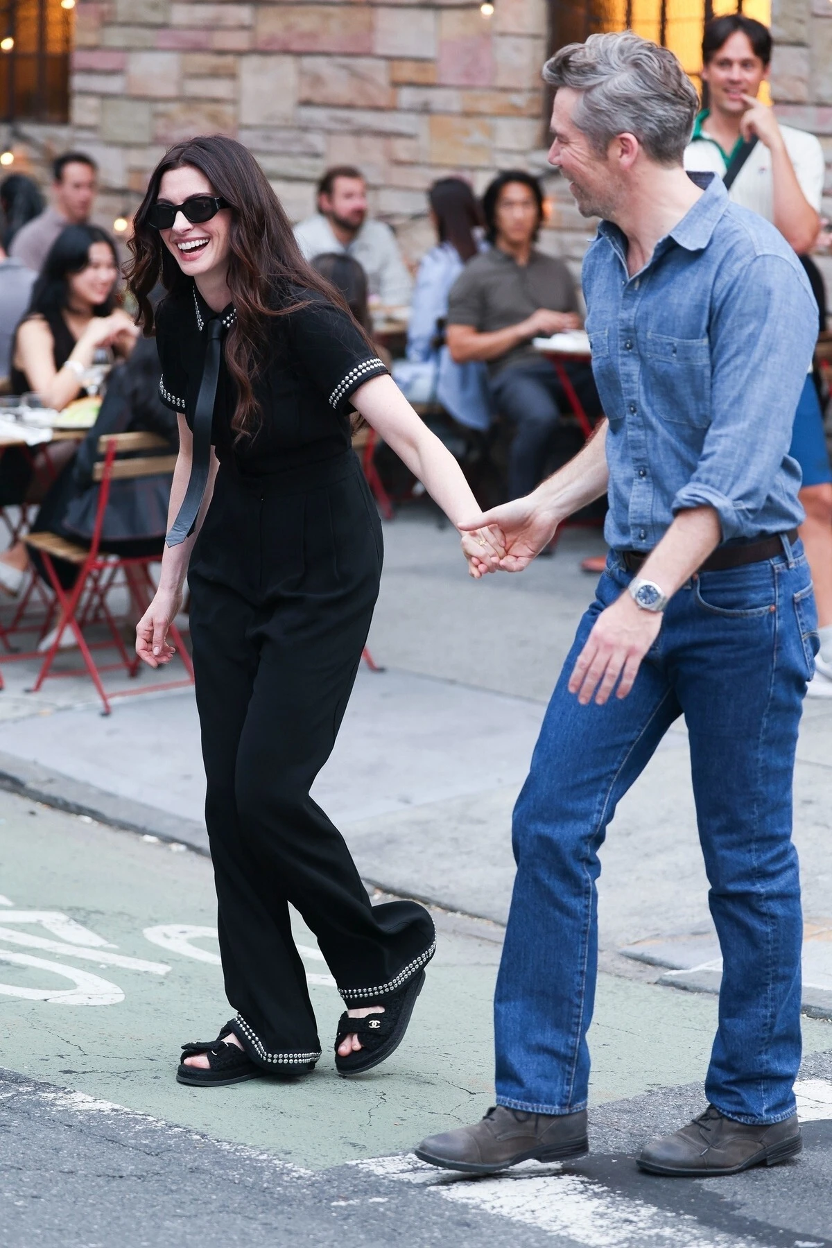 Tko je šarmantni muškarac Andy Sachs? Sve o novom filmskom paru koji je osvojio set