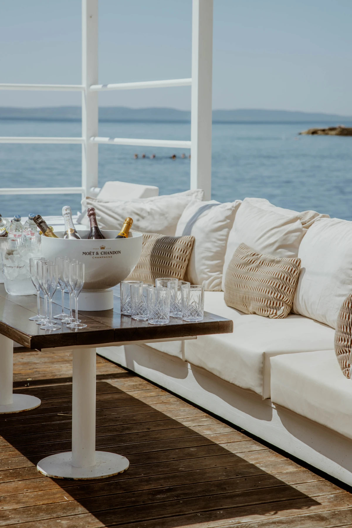 Doživite jadransku eleganciju u Mistral Beach Clubu – najpoželjnijem ljetnom mjestu u Splitu