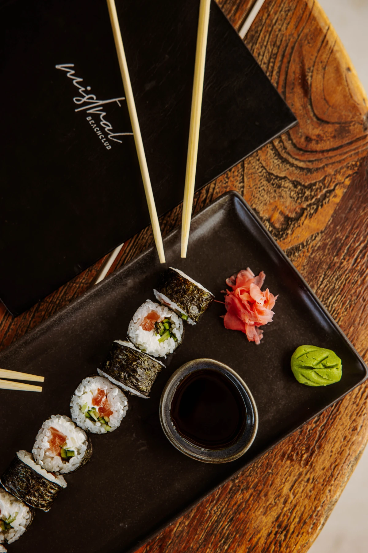 Doživite jadransku eleganciju u Mistral Beach Clubu – najpoželjnijem ljetnom mjestu u Splitu