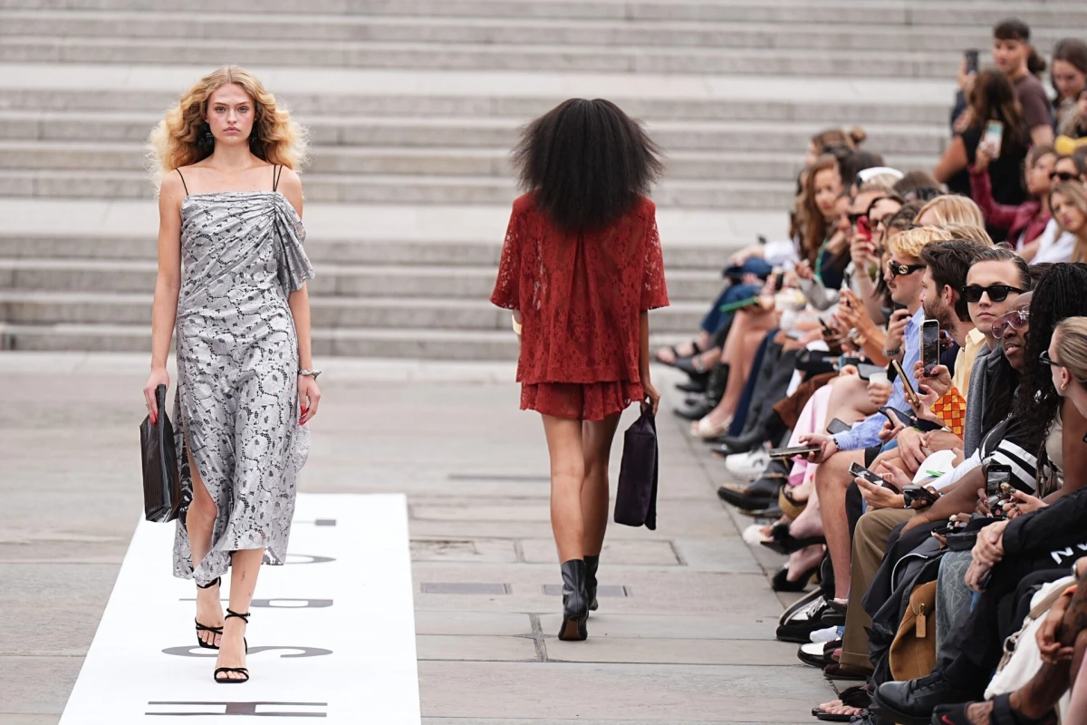 Kako izgleda novi Topshop? Donosimo vam ekskluzivni pogled na reviju u Londonu