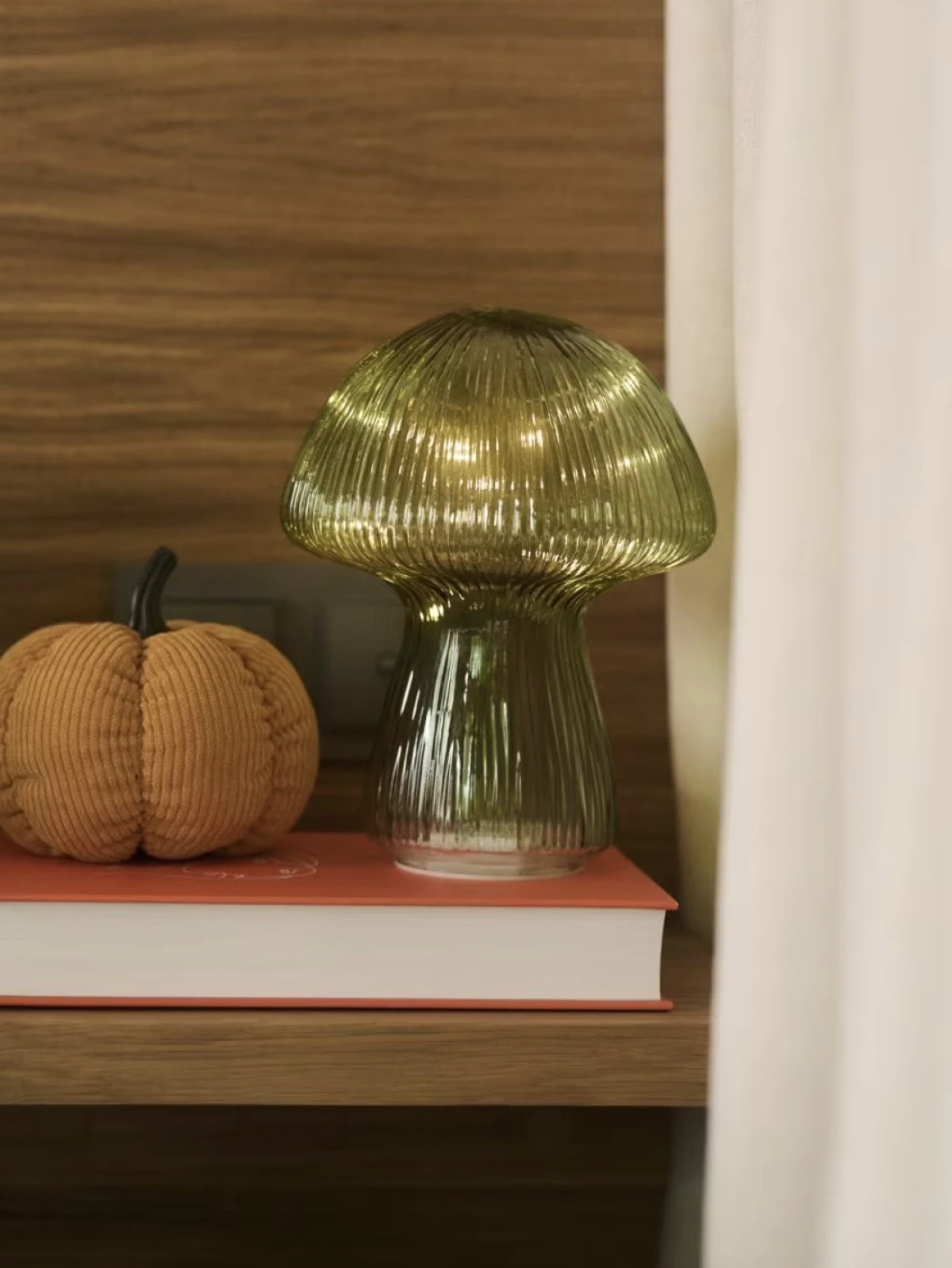 Stolne lampe će ovu jesen učiniti posebno ugodnom - Sinsay ima odličan izbor!