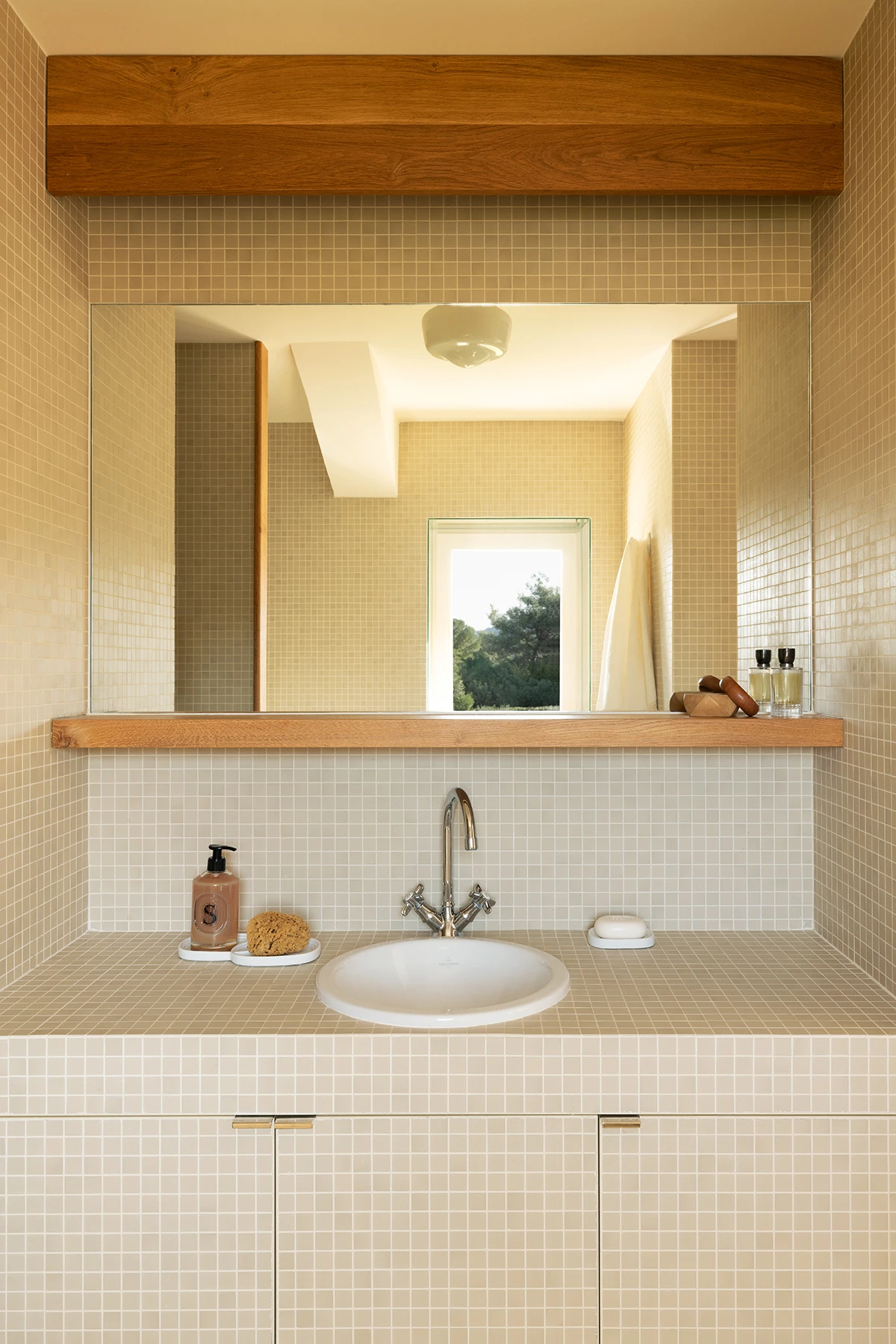 Cover tema Elle Decorationa podsjeća nas da Savršena Siesta može trajati cijelu godinu