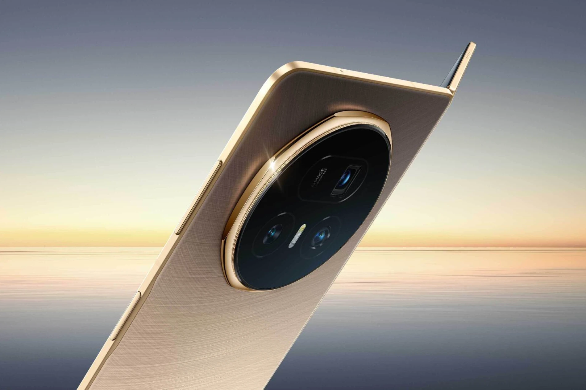 Otkrili smo tajnu izdržljivosti HONOR Magic V5 telefona