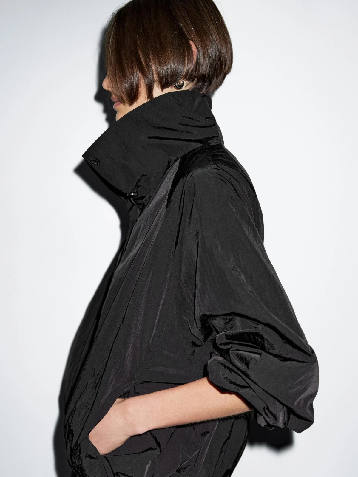 Elle Wishlist: Ova Massimo Dutti bomber jakna s visokim ovratnikom jako je Phoebe Philo coded