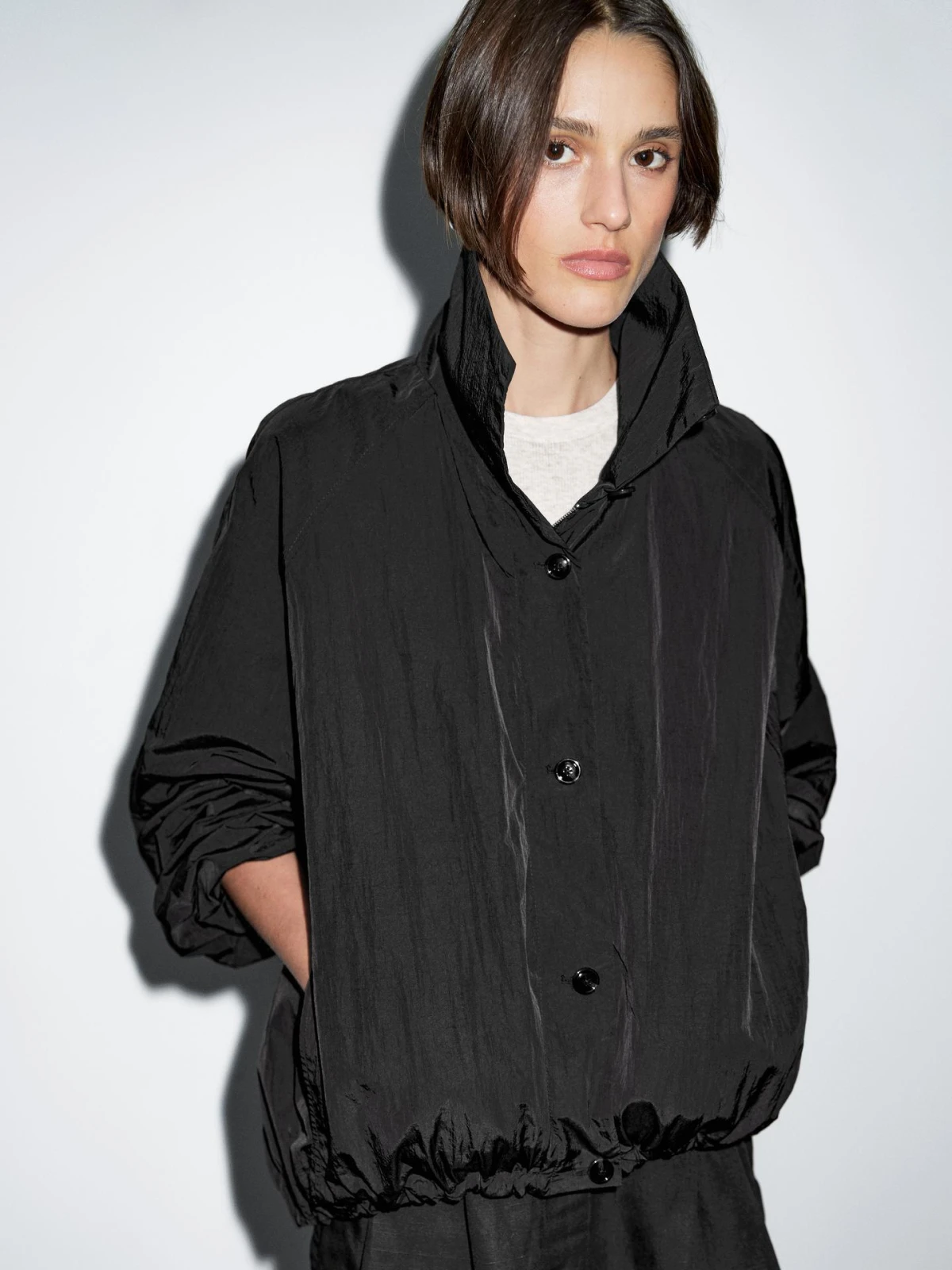 Elle Wishlist: Ova Massimo Dutti bomber jakna s visokim ovratnikom jako je Phoebe Philo coded