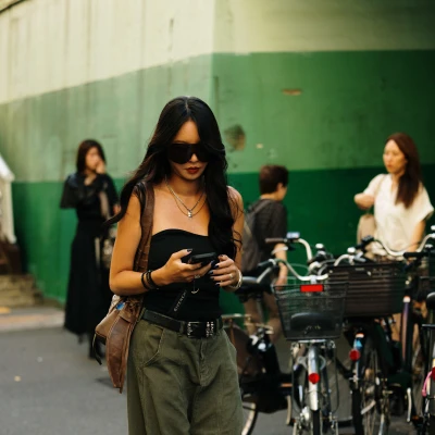 Ove jeseni nosimo traperice u boji: Evo 5 ideja kako ih uklopiti u svakodnevne outfite