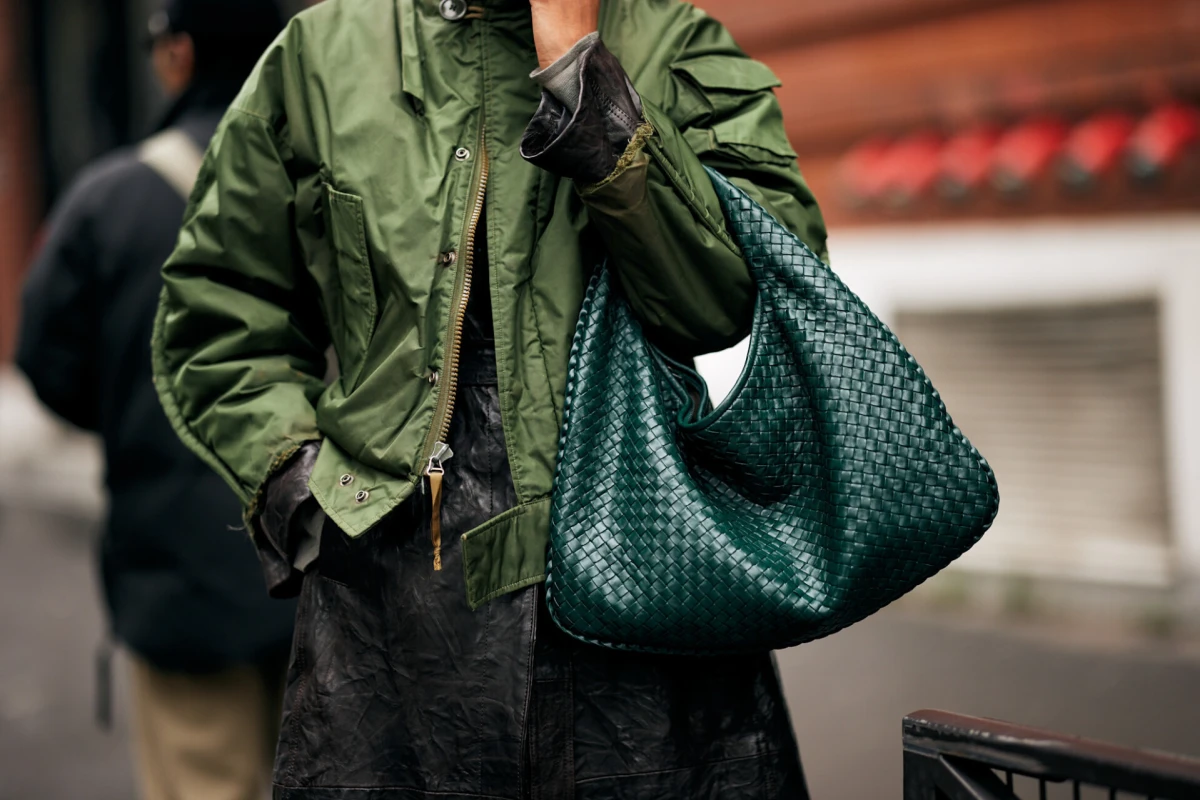 Platforma Fashionphile je predstavila svoju prvu knjigu o legendarnim it torbicama