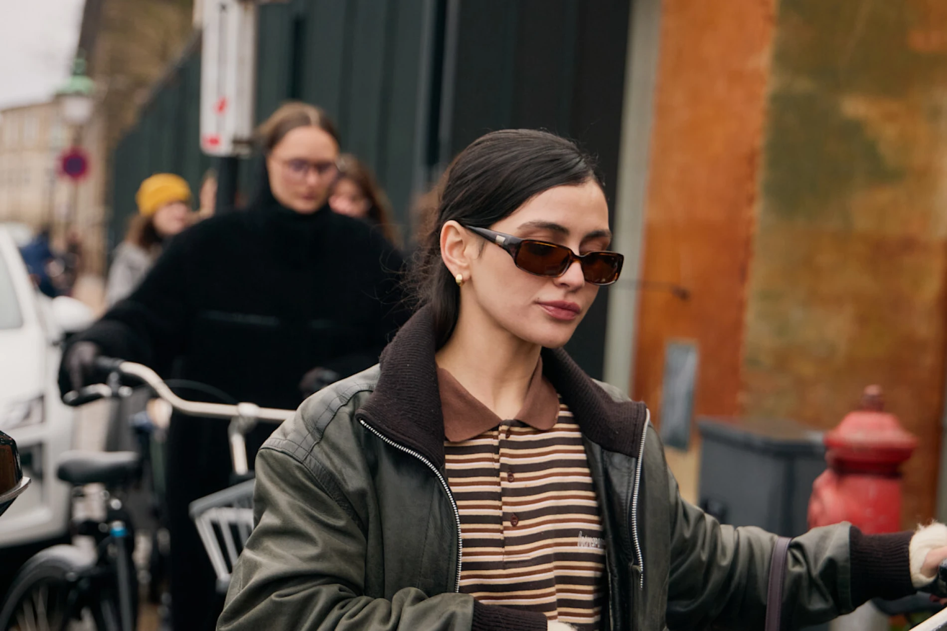 Jesenski komad sezone koji obožavaju Hailey Bieber i Rihanna izgleda bolje nego ikad