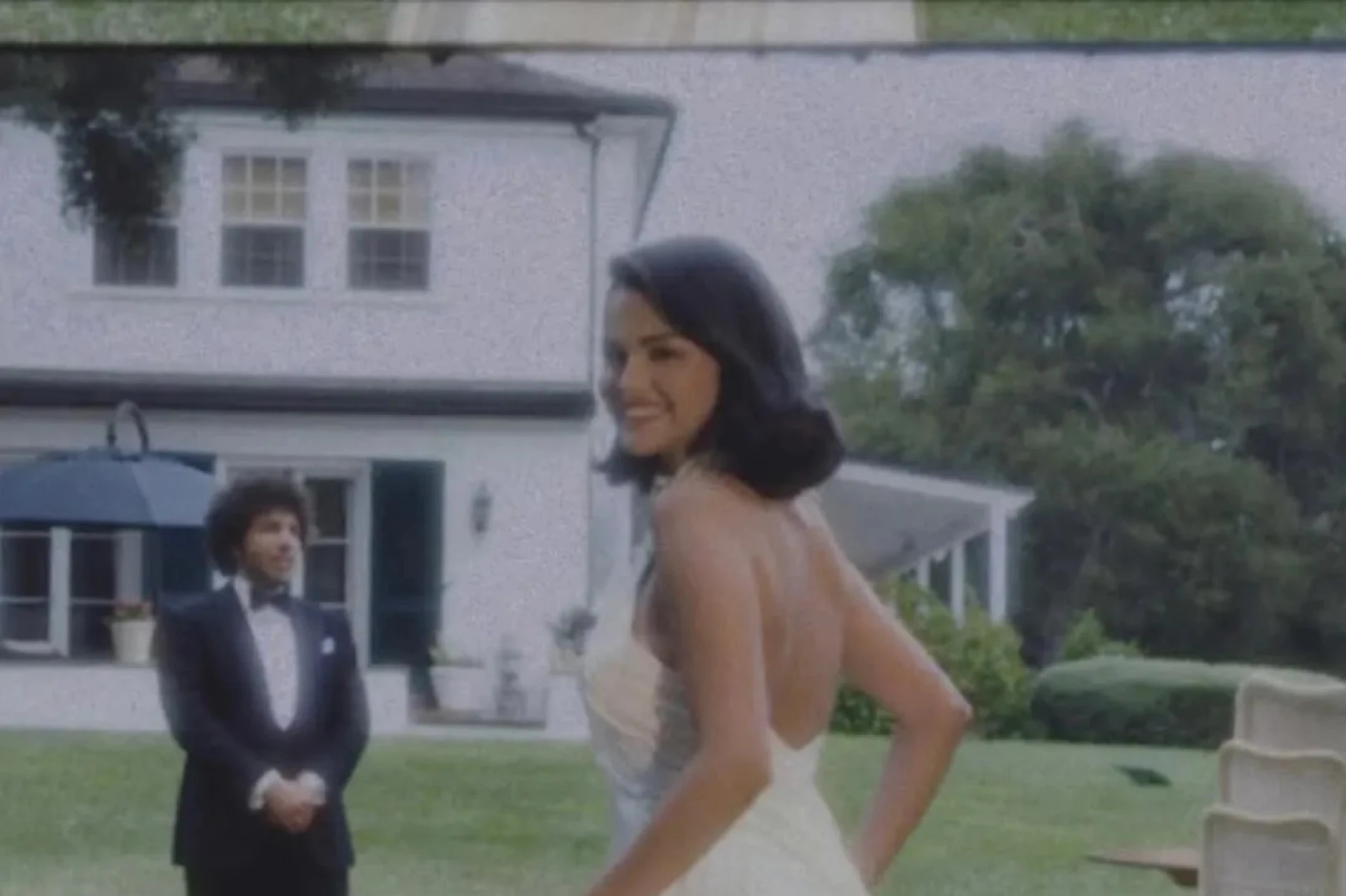 Kako postići frizuru kakvu je Selena Gomez nosila na svom vjenčanju?