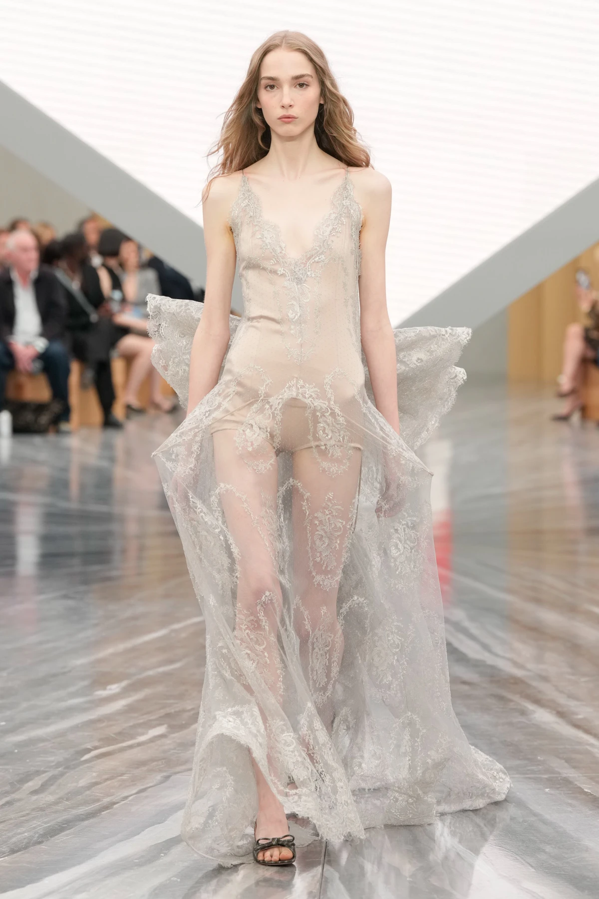 Pogledajte prvu žensku kolekciju Jonathana Andersona za Dior