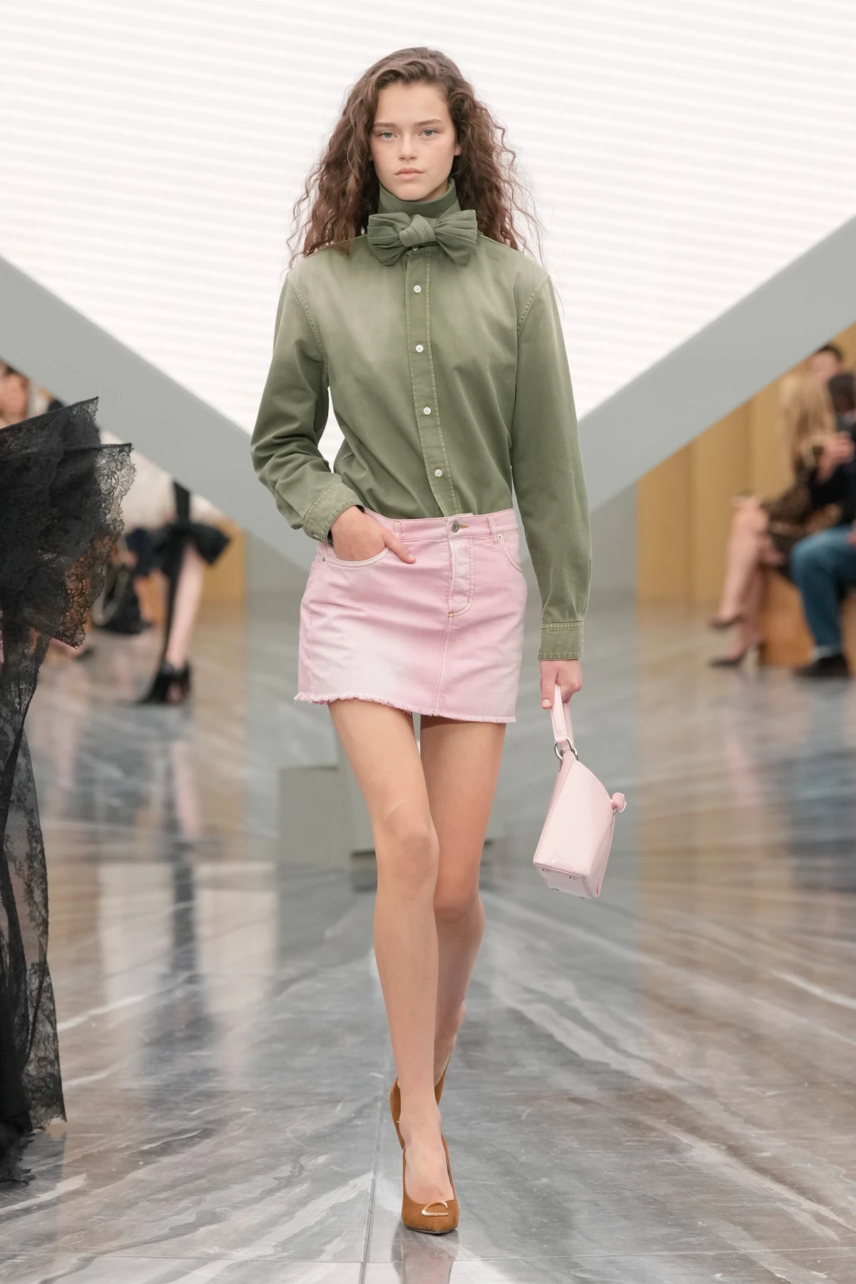 Pogledajte prvu žensku kolekciju Jonathana Andersona za Dior