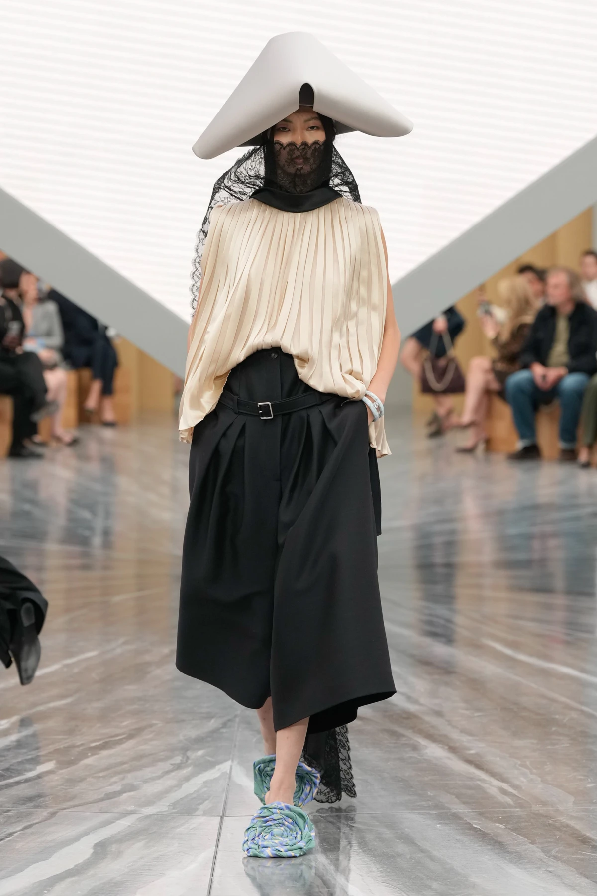 Pogledajte prvu žensku kolekciju Jonathana Andersona za Dior