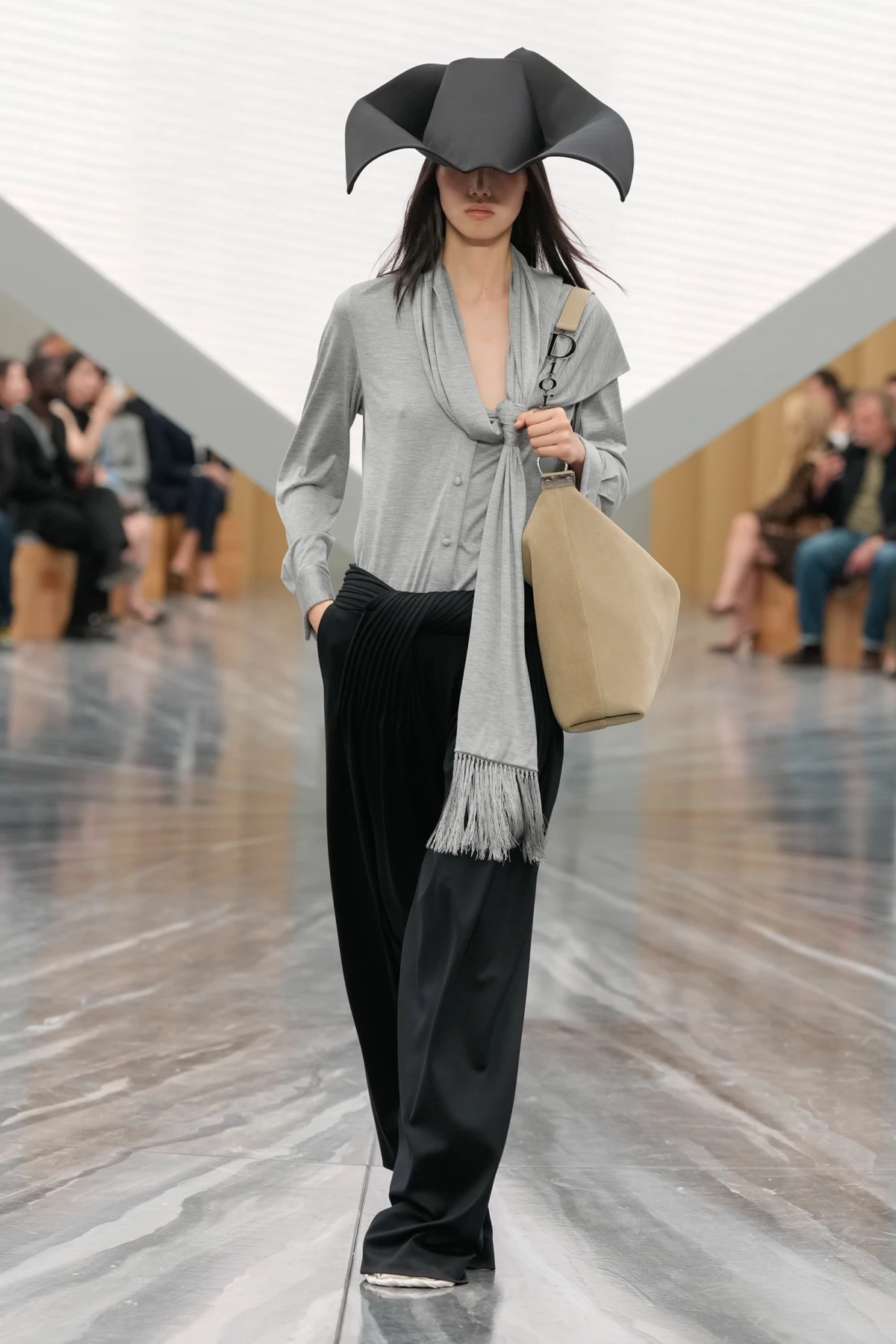 Pogledajte prvu žensku kolekciju Jonathana Andersona za Dior