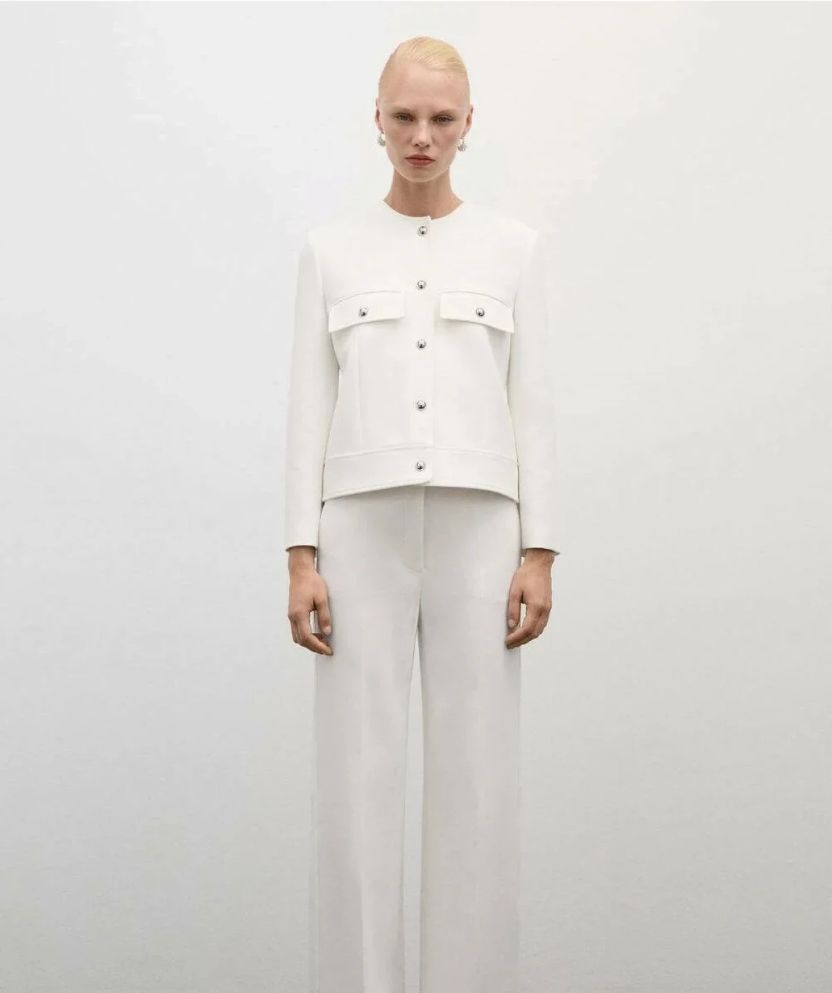 Kraljica Letizia oduševila nas je u bijelom odijelu, koje je ni manje ni više nego iz Manga