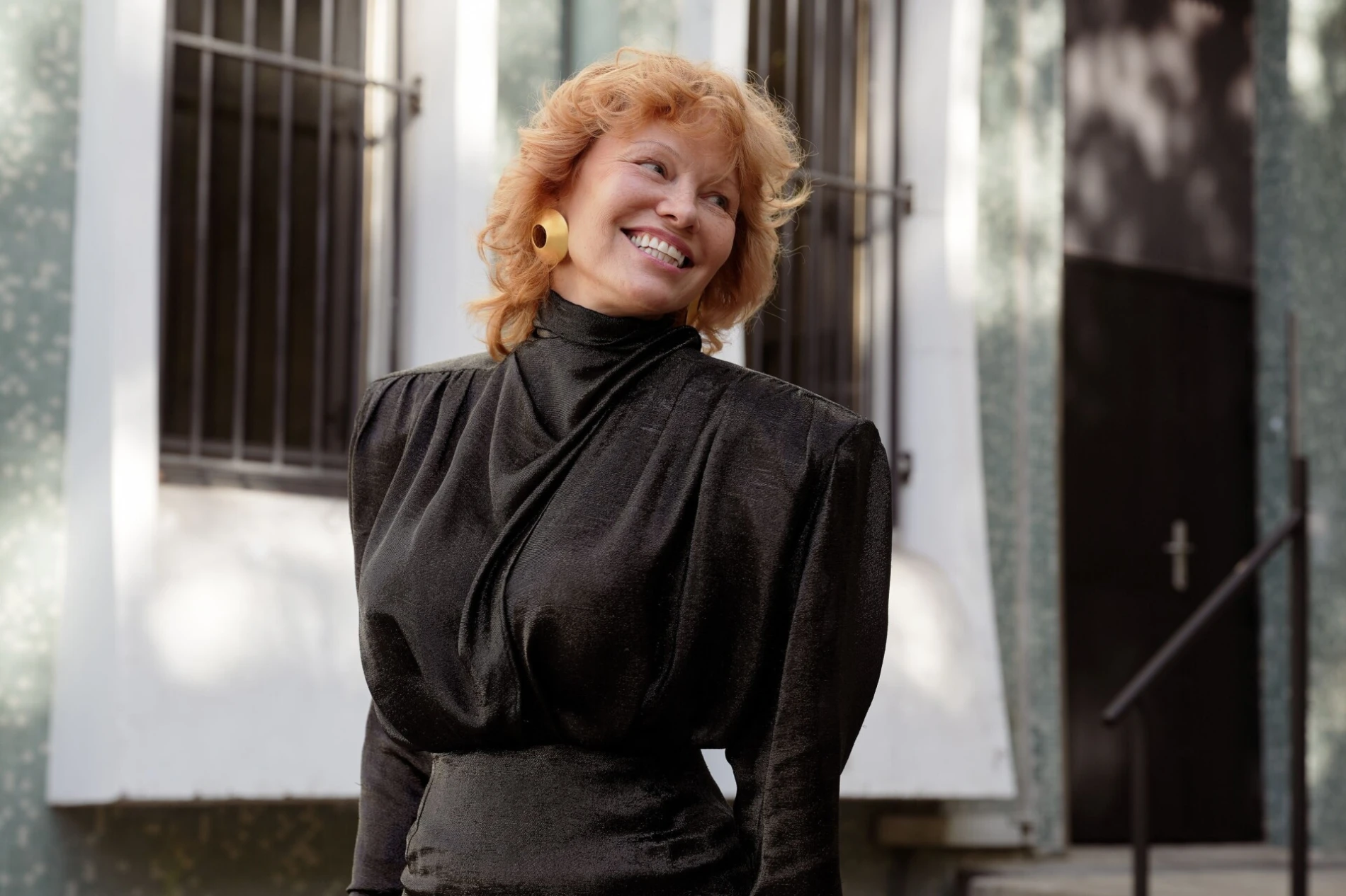 Look Tjedna: Pamela Anderson u 80's eleganciji na Mugler reviji