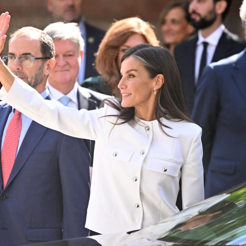 Kraljica Letizia oduševila nas je u bijelom odijelu, koje je ni manje ni više nego iz Manga