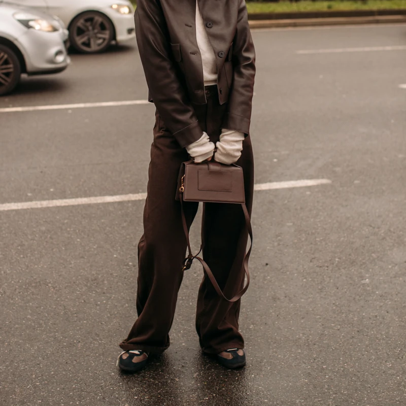 Zaboravite na bijele tenisice, ove jeseni sve se vrti oko smeđih tenisica od brušene kože