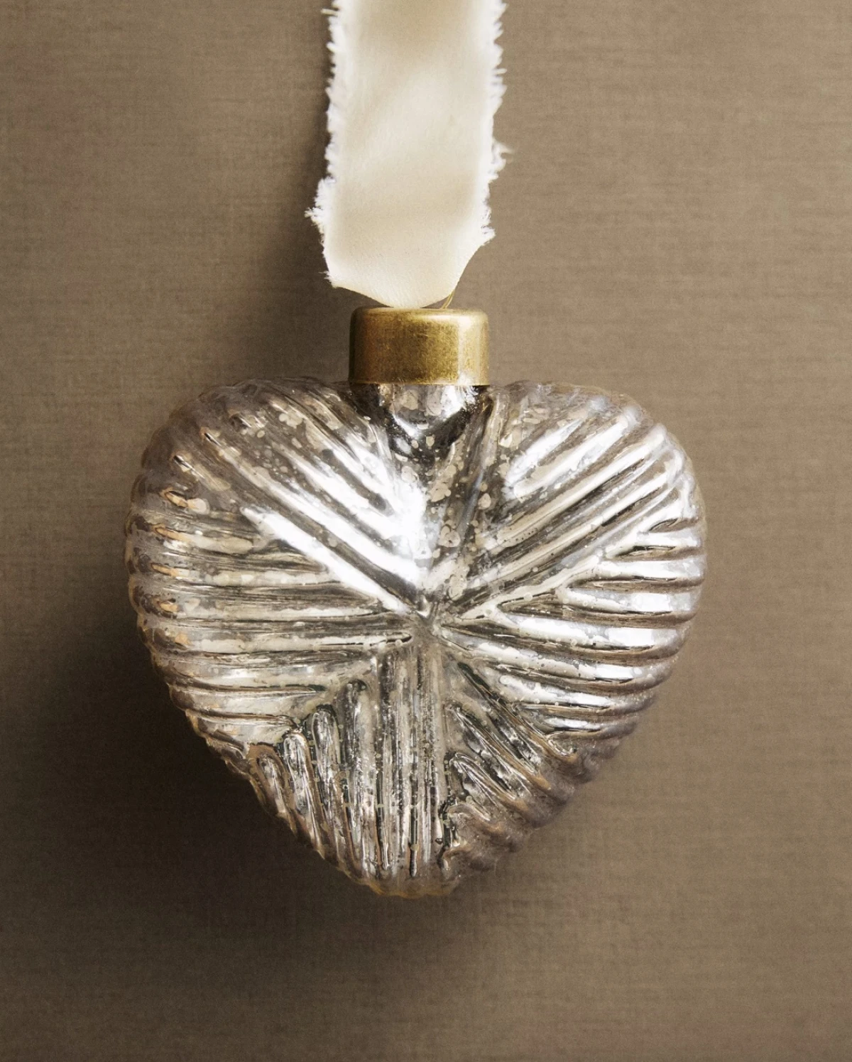 Božić nikad nije izgledao ljepše, a ovo su top detalji koje vrijedi uloviti u Zara Homeu