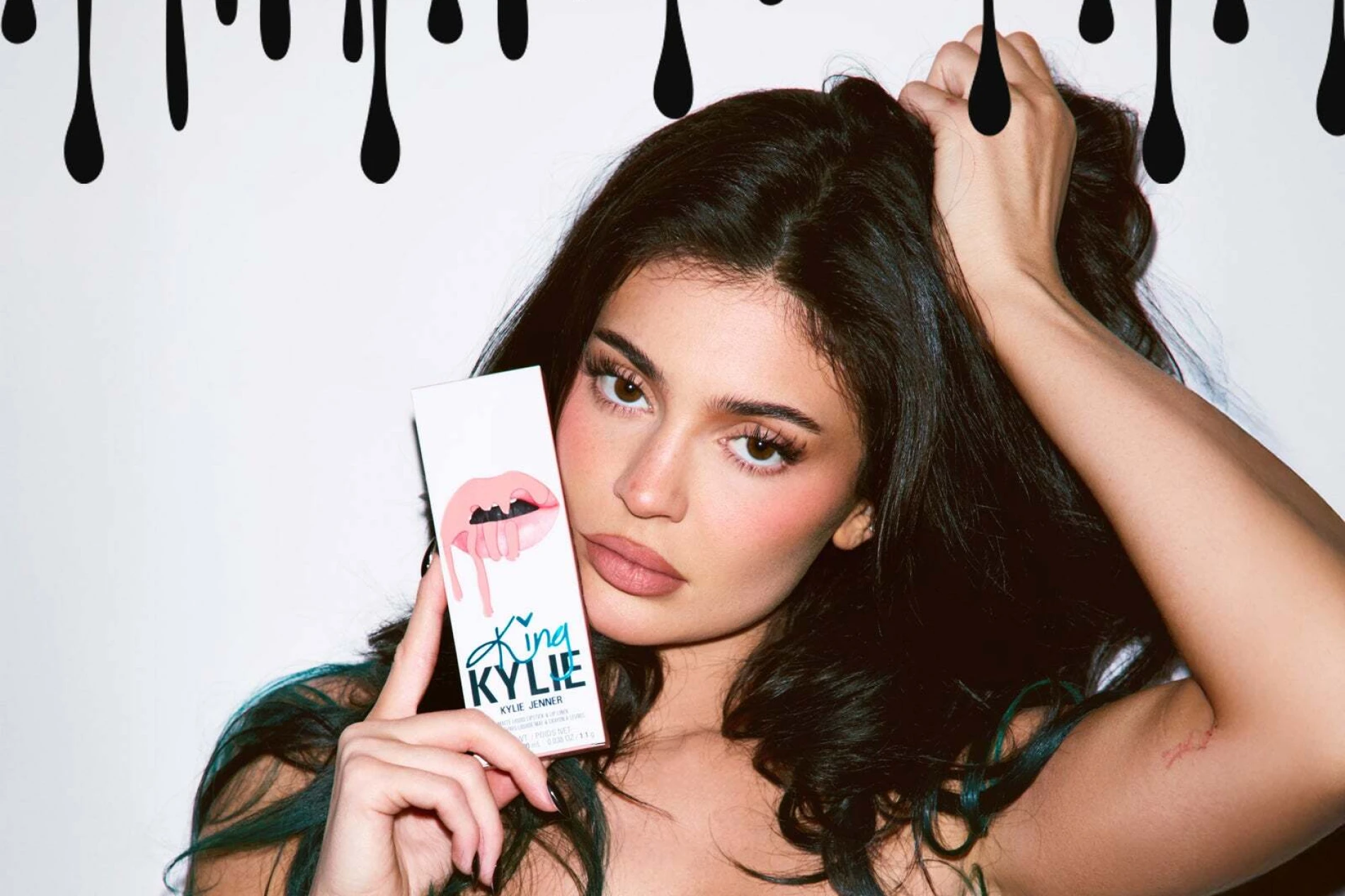 King Kylie se vraća: Stiže hit kolekcija u povodu 10 godina Kylie Cosmetics