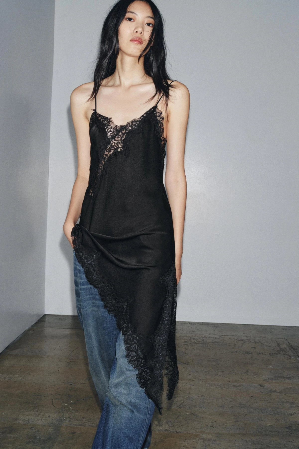 Zara je ponudu slip haljina s čipkom podigla na višu razinu