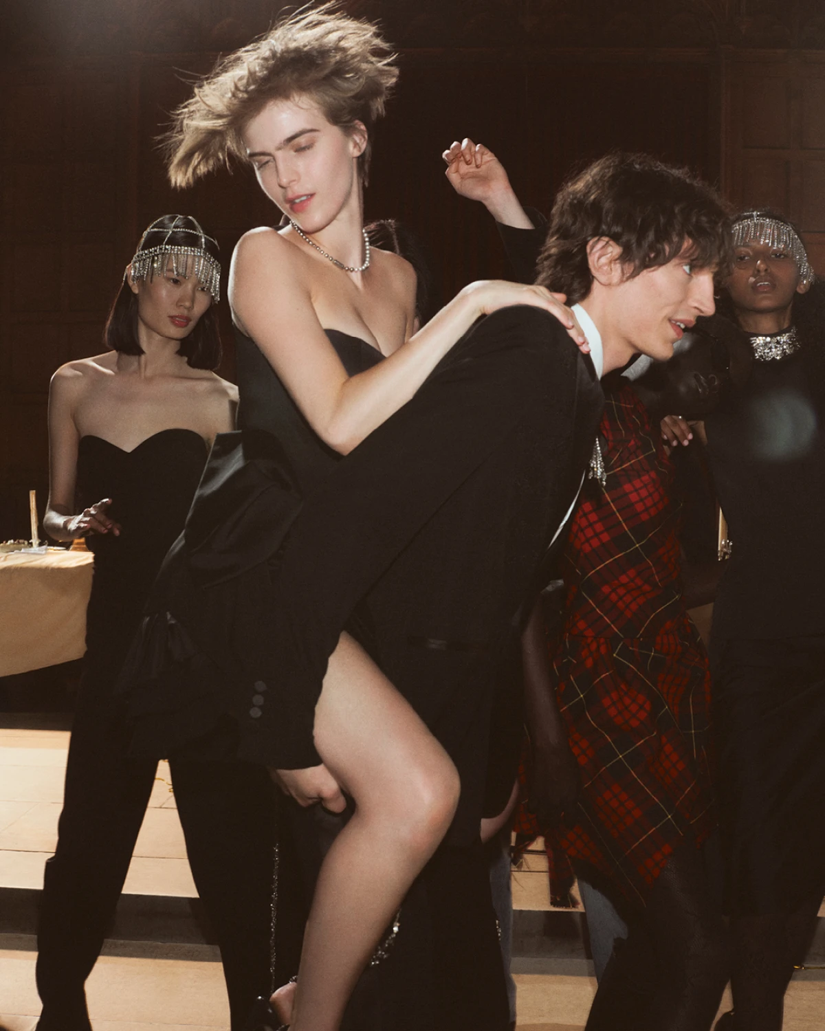 Zbog nove Alexander McQueen blagdanske kampanje jedva čekamo party sezonu