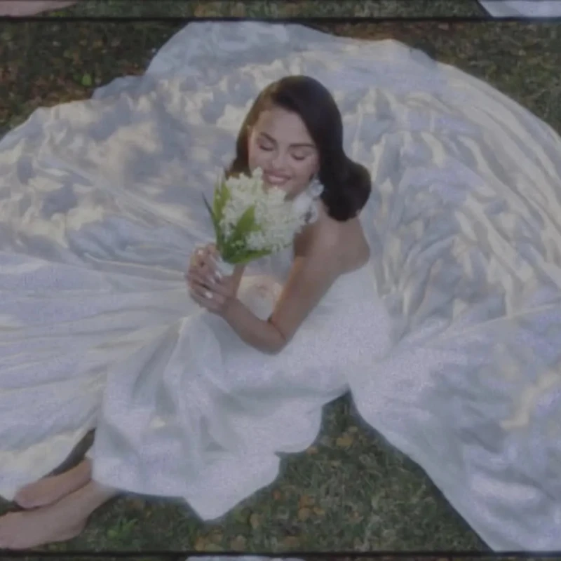 Selena Gomez otkrila je pravi razlog zašto je imala čak 3 vjenčanice, ali i koja joj je omiljena