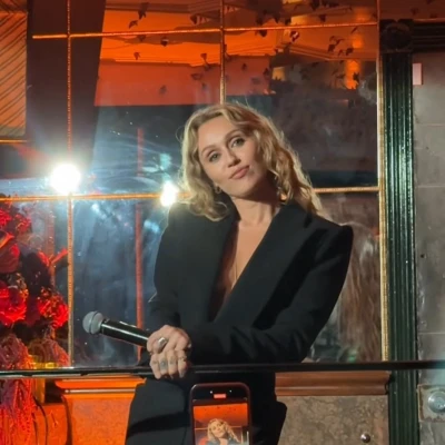 Look dana: Miley Cyrus u odvažnoj Mugler kombinaciji