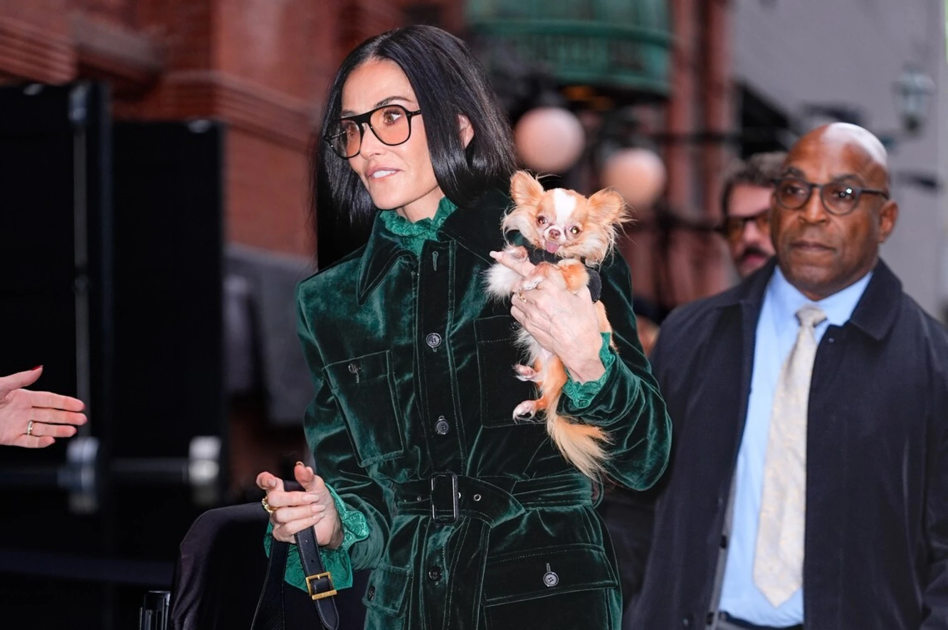 Demi Moore u baršunasto zelenom odijelu o kojem ćemo sanjati