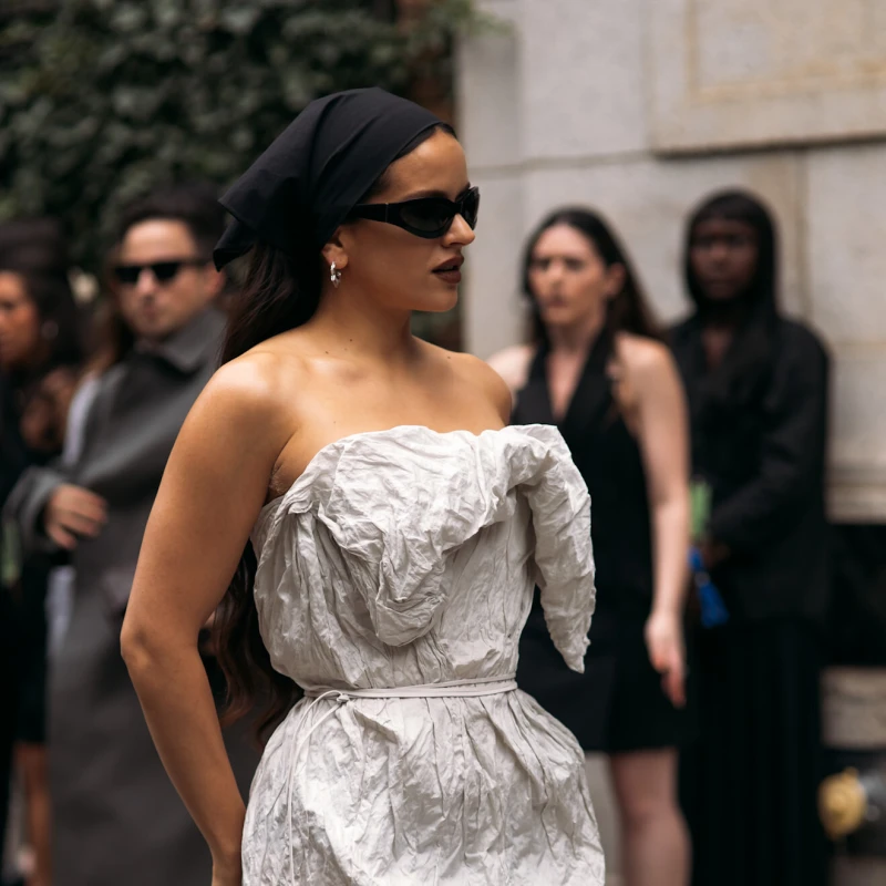 Rosalia u novom spotu nosi jako dobre vintage komade