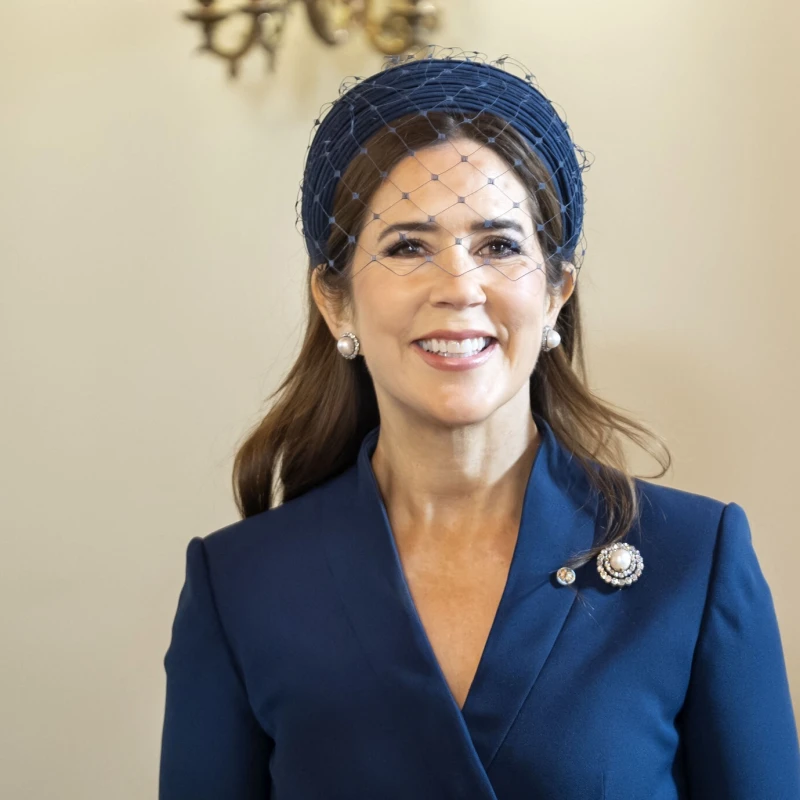 Kraljica Mary nosila je broš star preko 200 godina koji izgleda veoma moderno