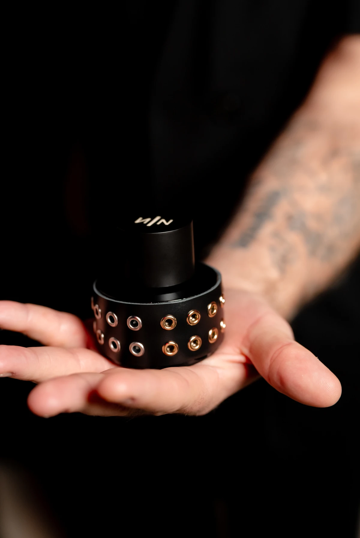 Kako bi erotika mirisala da je parfem? Isprobali smo Erotika Maximale, novi parfem kuće New Notes