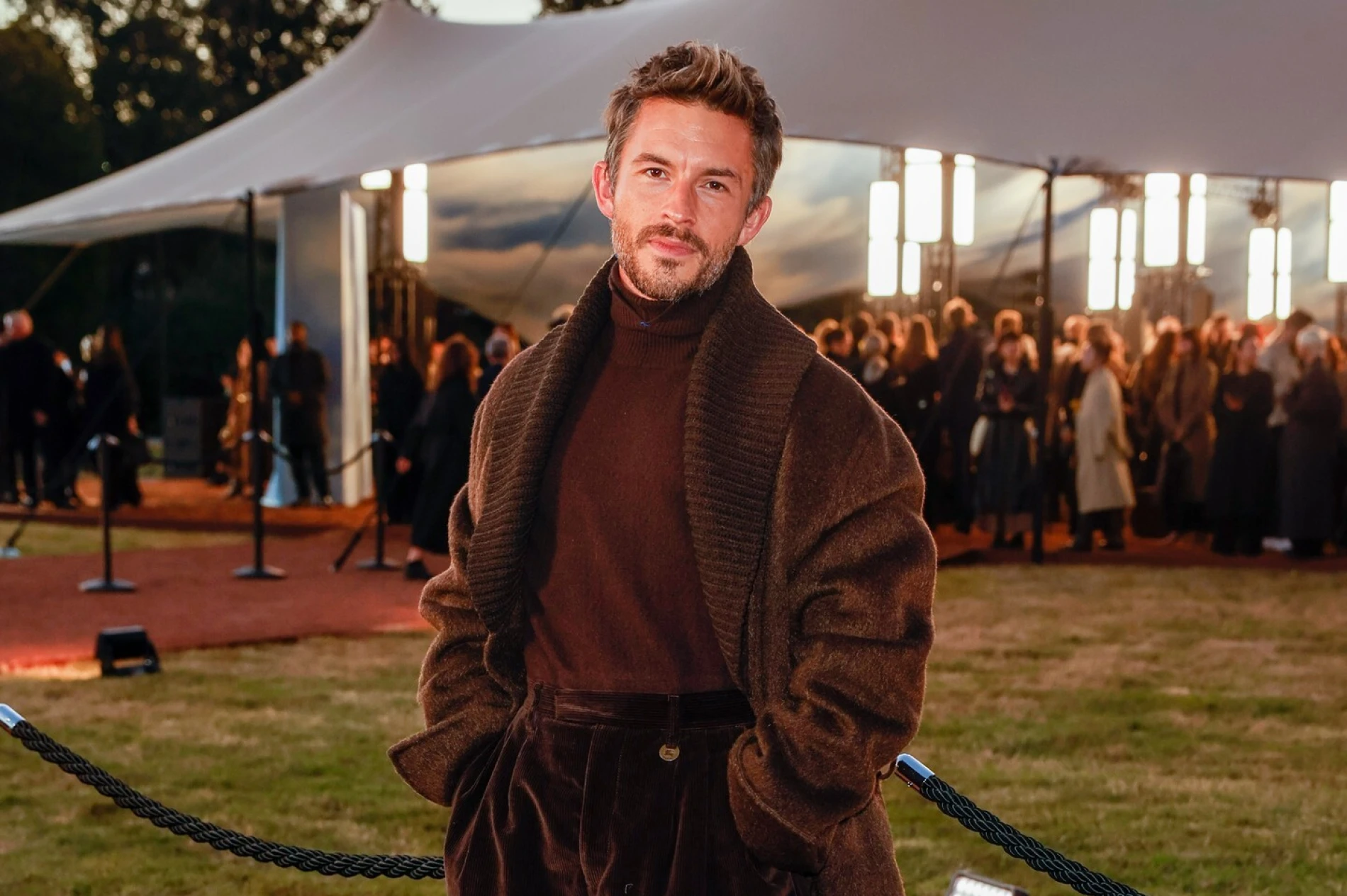 Zvijezda serije Bridgerton proglašen je najseksi muškarcem 2025. godine