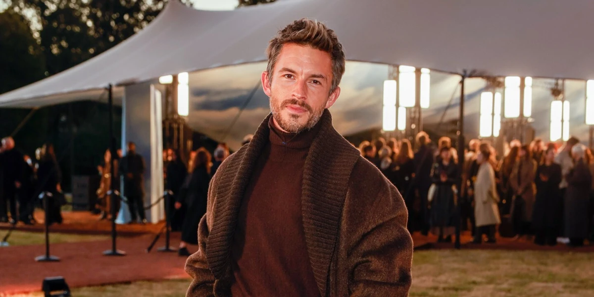 Zvijezda serije Bridgerton proglašen je najseksi muškarcem 2025. godine