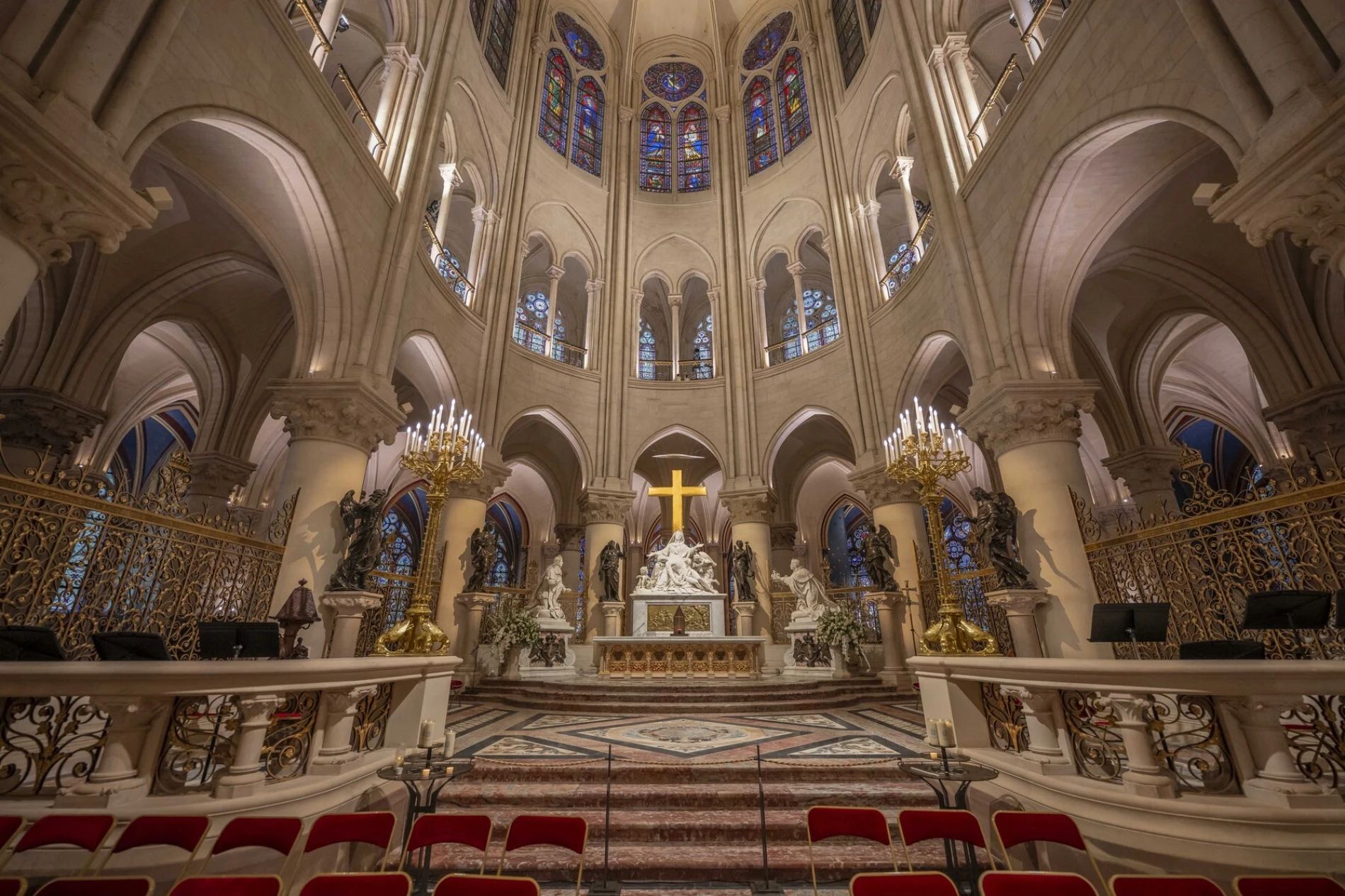 Nakon 30 godina u katedrali Notre Dame održano prvo vjenčanje: "Nevjerojatno je vidjeti da se ovo događa"