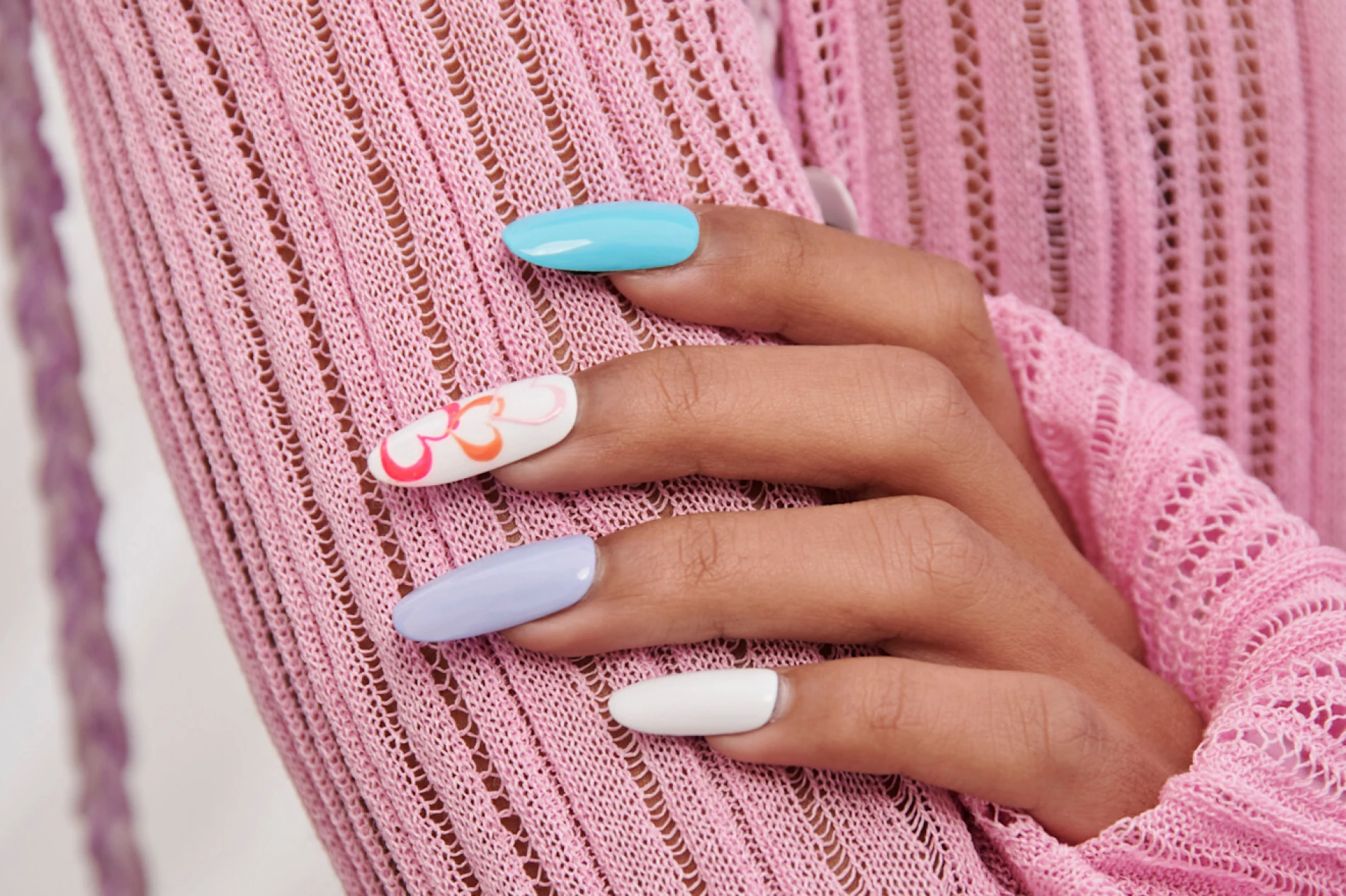 Nebesko plave i icy manikure će vladati ovom zimom!