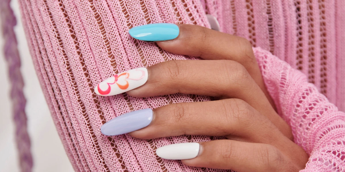 Nebesko plave i icy manikure će vladati ovom zimom!