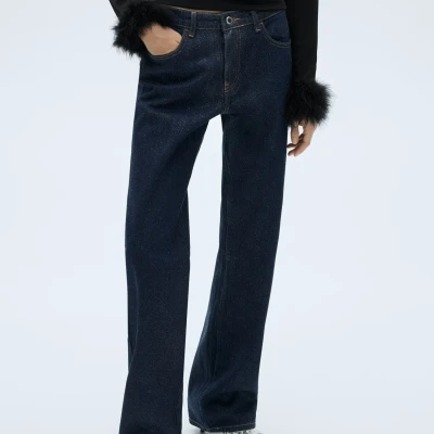 Zavirili smo u web trgovine i prona&scaron;li 13 odličnih modela traperica do 30 eura